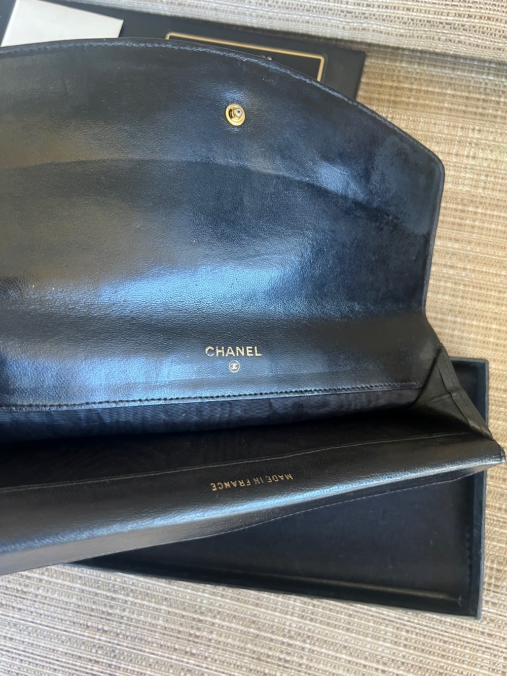 CHANEL Black CC Logo Leather Wallet Clutch - Picture 7 of 9